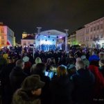 Rzeszów śpiewa Niepodległej Polsce. Pokolenia mieszkańców zjednoczyły się na Rynku [ZDJĘCIA]