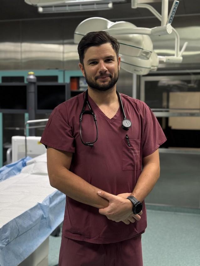 Rzeszowski lekarz Bartłomiej Wróbel otrzymał prestiżowy certyfikat