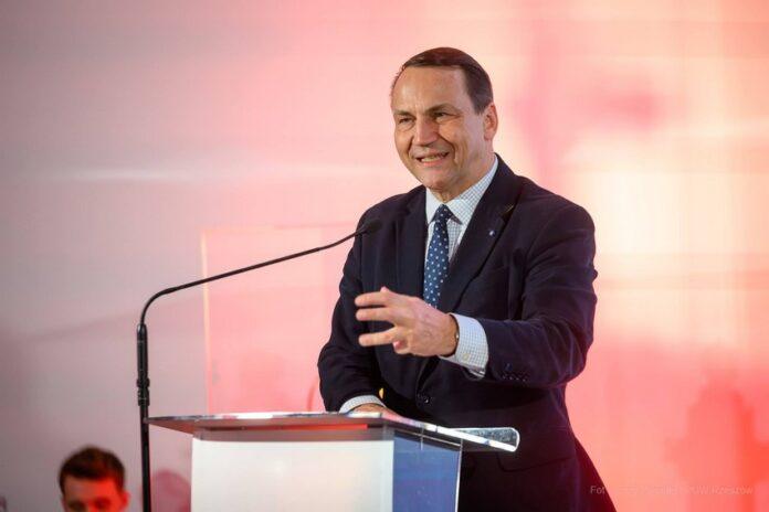 Sikorski w Krośnie: „Rosja prowadzi wojnę hybrydową przeciw całemu Zachodowi”