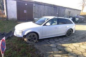 Skradzione audi i trop prowadzący pod szkołę. Złodziejem okazał się nastolatek