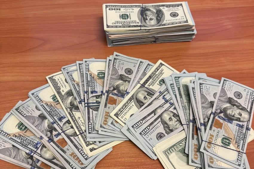 Ukrainka próbowała przewieźć przez granicę 40 tys. dolarów. Musi zapłacić srogi mandat