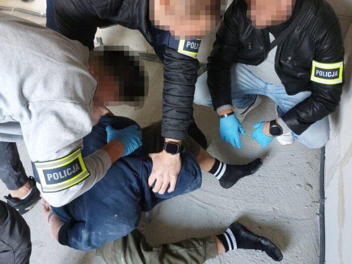 Dwaj mężczyźni włamali się do sklepu i ukradli ok. 30 tys. złotych