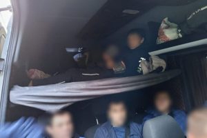 16 osób w jednym samochodzie. Mandat zapłacił nie tylko kierowca