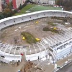 „Blacha jak na lepiankach w Afryce”? Kierownik budowy PCLA odpowiada na krytykę dachu