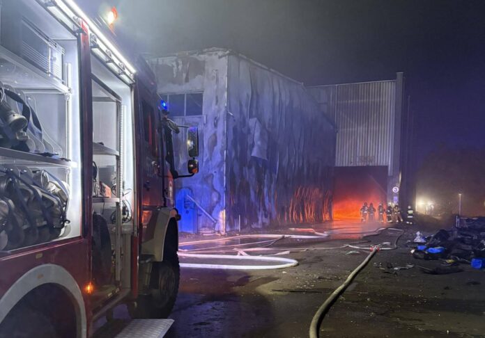 pozar-stalowa-wola-04 pożar hali stalowa wola