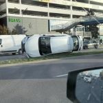 Groźna kolizja na al. Rejtana w Rzeszowie. Jeden z samochodów przewrócił się na bok [ZDJĘCIA]