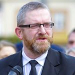 Grzegorz Braun w styczniu odpowie za aferę z Gizelą Jagielską w Oleśnicy