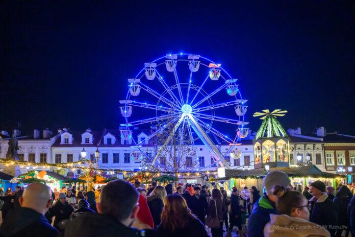 miasteczko-swiateczne-07 miasteczko świąteczne rzeszów 2025