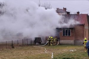 Makabryczne znalezisko w budynku objętym ogniem. Kolejny tragiczny pożar [ZDJĘCIA]