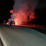 Nocna łuna nad Iwlą. Samochód osobowy zamienił się w kulę ognia [ZDJĘCIA]