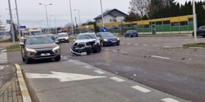 Potężne zderzenie na Podkarpackiej. Kierowca nie ustąpił pierwszeństwa