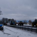 Rolnicy wyjechali na DK 94 w akcji „STOP Mercosur”. Stanęli też pod Urzędem Wojewódzkim w Rzeszowie