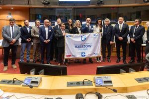 Rzeszów oficjalnie z tytułem Europejskiego Miasta Sportu 2026. Prezydent odebrał wyróżnienie w Brukseli [ZDJĘCIA]