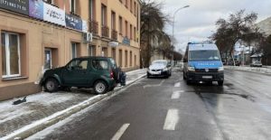 Rzeszów: staranował pieszych na chodniku i uderzył w kamienicę