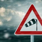 Silny wiatr i oblodzone drogi. IMGW wydało ostrzeżenie dla całego Podkarpacia