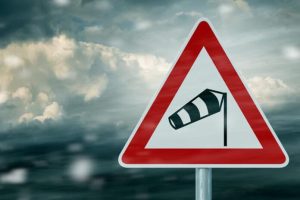 Silny wiatr i oblodzone drogi. IMGW wydało ostrzeżenie dla całego Podkarpacia