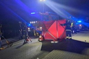 Śmiertelny wypadek na DW 992. Kobieta najechała na mężczyznę leżącego na drodze