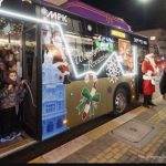Świąteczny autobus MPK już na ulicach Rzeszowa. Magia, walka o lajki i polityczna krytyka [ZDJĘCIA]