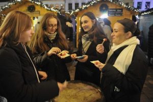 To ostatnia taka niedziela w Rzeszowie. Święty Mikołaj żegna się z mieszańcami na Rynku [ZDJĘCIA]