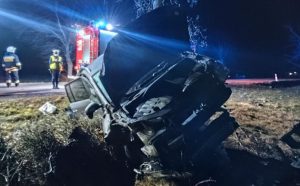 Trójkołowiec "zrób-to-sam" kontra Volkswagen. Nierówne starcie na drodze