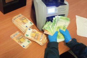 Wielka fortuna na granicy. Ukrainki nie zgłosiły prawie 400 tys. zł i dostały wysokie mandaty [ZDJĘCIA]