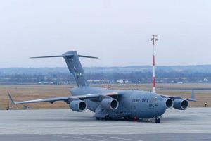 Wojsko wraca na lotnisko pod Rzeszowem. Ruch cargo przynosi lotnisku kokosy