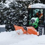 Akcja „Zima” w Rzeszowie trwa. Setki ludzi i dziesiątki maszyn walczą ze śniegiem [ZDJĘCIA]