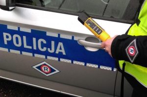 Bez uprawnień i po marihuanie za kierownicą audi. A to tylko część problemów kierowcy