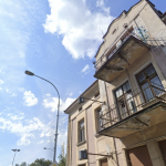 Kamienica vis-à-vis Zamku idzie pod młotek. Miasto: „To ruina bez łazienek”, PiS: „Wyprzedaż majątku”