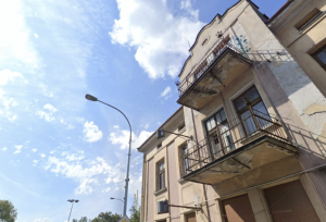 Kamienica vis-à-vis Zamku idzie pod młotek. Miasto: „To ruina bez łazienek”, PiS: „Wyprzedaż majątku”