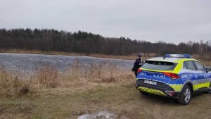 Krucha pułapka pod stopami. Policja ostrzega: lód to nie plac zabaw, to śmiertelne zagrożenie