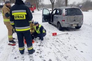 Nieprzytomny 34-latek w samochodzie. Konieczne było wybicie szyby [ZDJĘCIA]