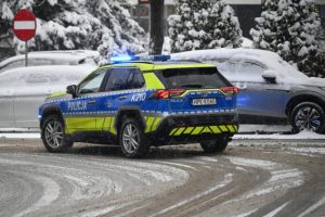 Potrącił pieszą na pasach i uciekł. 80-latka wylądowała w szpitalu