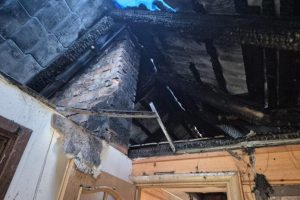 Pożar budynku mieszkalnego na Podkarpaciu. Kolejnego dnia ogień pojawił się znowu [ZDJĘCIA]