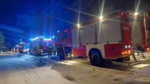 Pożar domu rodzinnego w Futorach. Pięć zastępów straży pożarnej w akcji