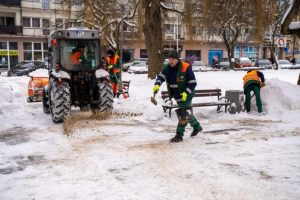 Rzeszów kontra zima. Oblodzone ulice i chodniki i intensywne działania służb miejskich