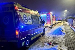 Sześć osób w szpitalu po zatruciu czadem. Dramatyczna interwencja strażaków [ZDJĘCIA]