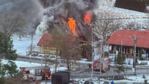 TERAZ! Pożar budynku gospodarczego w Rzeszowie przy ul. Strażackiej [ZDJĘCIA]