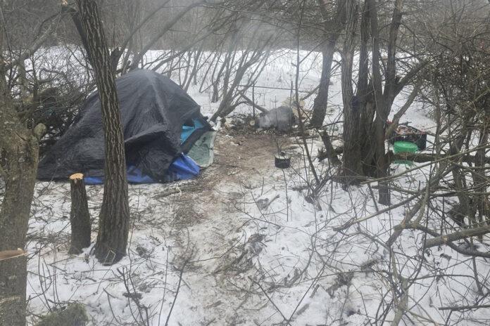 bezdomny-namiot-brzozow3