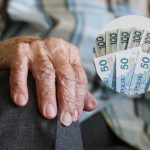 Coraz więcej stulatków na Podkarpaciu. Ile pieniędzy dostają od ZUS?