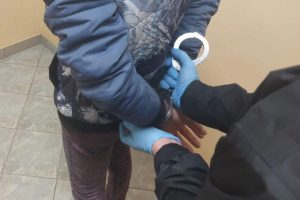 Diler z Rzeszowa aresztowany za narkotyki. Policjanci znaleźli też wielkie pieniądze [WIDEO, ZDJĘCIA]