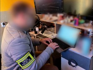 Fala internetowych oszustw. Fałszywe SMS-y "z policji" i podrobiona aplikacja mObywatel