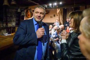 Gorąca atmosfera na spotkaniu z Ministrem Żurkiem. Walka o mikrofon z działaczem Konfederacji Korony Polskiej