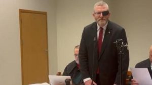 Grzegorz Braun ponownie przed sądem. "Napadła mnie, po czym nakłamała gazetom i prokuratorowi"