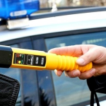 Jechał pijany. Skończył w rowie i z zarzutami