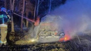 Pożar samochodu w powiecie mieleckim. Mogło dojść do samozapłonu