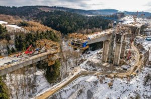 Prace mostowe na odcinku Babica-Jawornik przekroczyły 78 proc. Drogowy majstersztyk [ZDJĘCIA & FILM]