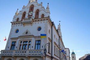 Rzeszowski Ratusz się rozdyma. Rośnie liczba urzędników