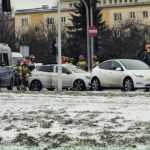 Wypadek na rondzie przy szpitalu MSWiA w Rzeszowie. Poranny ruch sparaliżowany [ZDJĘCIA]