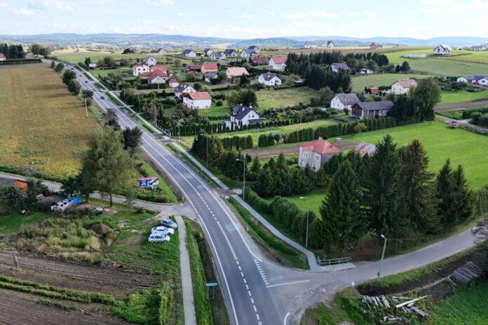 dw886-jurowce-chodnik